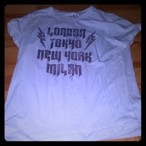 I am selling a white tee